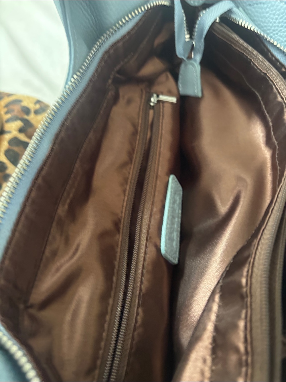 Soft Pebbled Leather Tote Bag in Dusty Blue Brand Is Iswee. - Picture 4 of 8